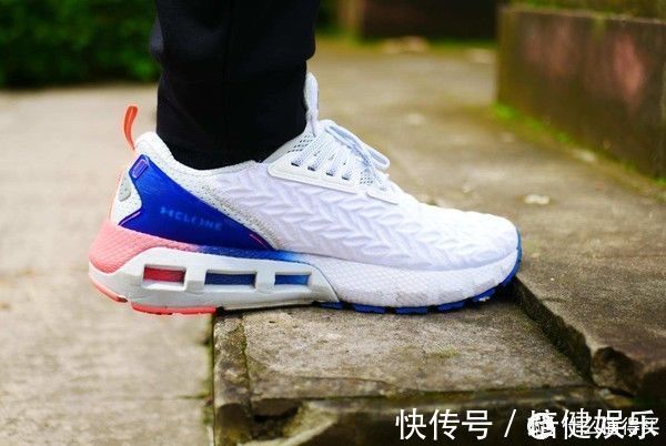 跑鞋 始于颜值,忠于品质:穿安德玛CLONE跑步七次后的心得