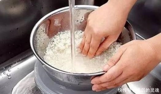 洗米的水别再倒掉了,常这样用,绝对会有你意想不到的好处