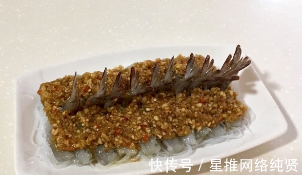 鸡汁|蒜蓉粉丝开背虾的家常做法,好看又好吃,小朋友吃得津津有味