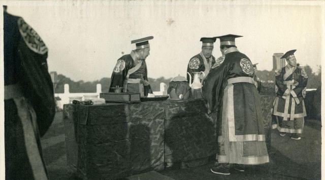 袁世凯|袁世凯称帝祭天,为何没戴冕冠,1000多万的帽子,舍不得买