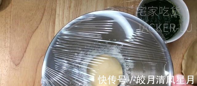 网红牛奶乳酪包，松软甜蜜，口感香醇，制作简单，超级好吃！