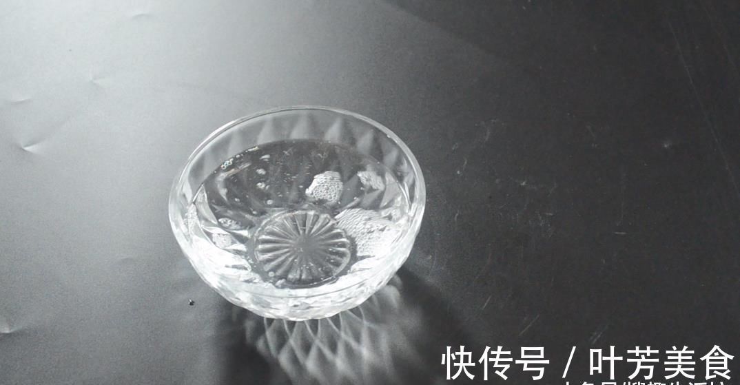 洗衣液和白醋混合在一起, 没想到作用这么大, 可惜知道的人还不多