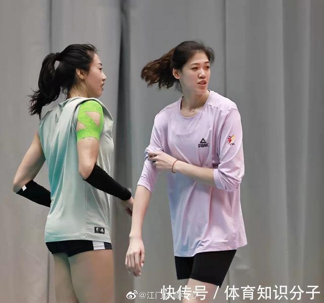 龚翔宇|群星璀璨!女排最新训练照曝光,19岁新星晋升一队,龚翔宇变瘦了