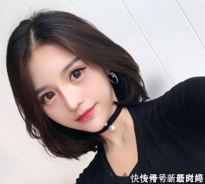 网上很火的“不过肩”烫发，减龄又洋气，换了发型比整容更有魅力