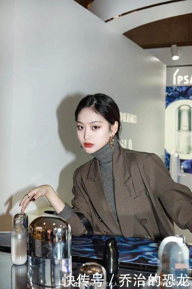 今年秋冬的毛衣别瞎买,有这3款就够了!