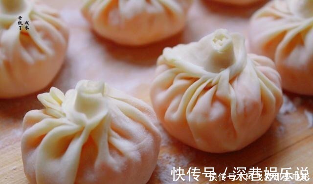 南瓜丝|懒人小笼包,比蟹黄包还好吃,鲜香多汁,不发面不揉面,出锅必光