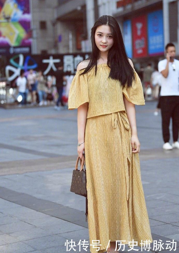 百变时尚的穿搭,短裤和裙子这么搭配,简约大方有气质