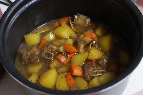 迷迭香|香喷喷的排骨焖饭，做法超简单！孩子一口气吃了两碗，想挑食都难