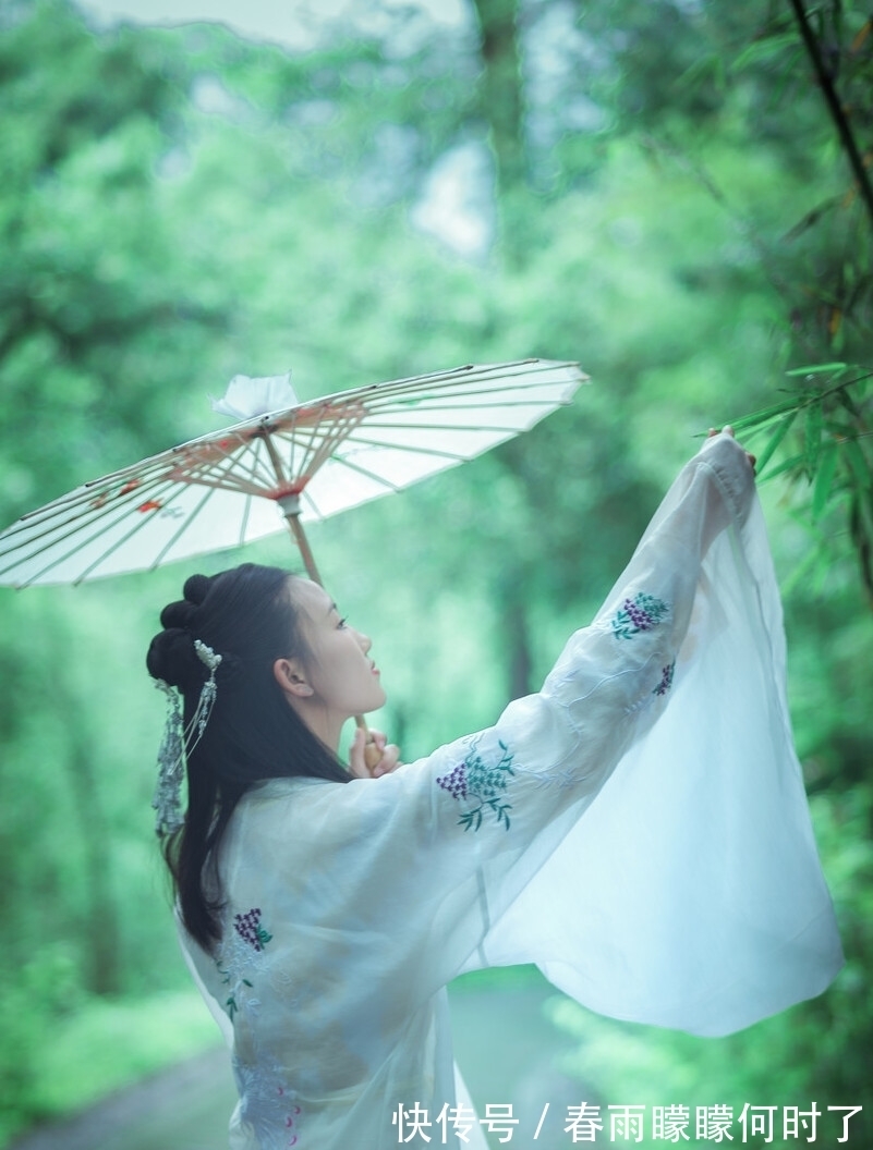 缃帙乱！一窗冷雨，一枕新凉，谁看尽旧时书，谁洒尽今生泪