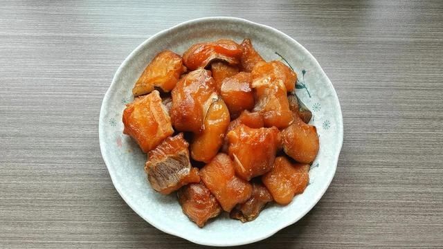 鱼肉这样做，下酒下饭都好香，鱼肉紧致入味，一条鱼还嫌不够吃