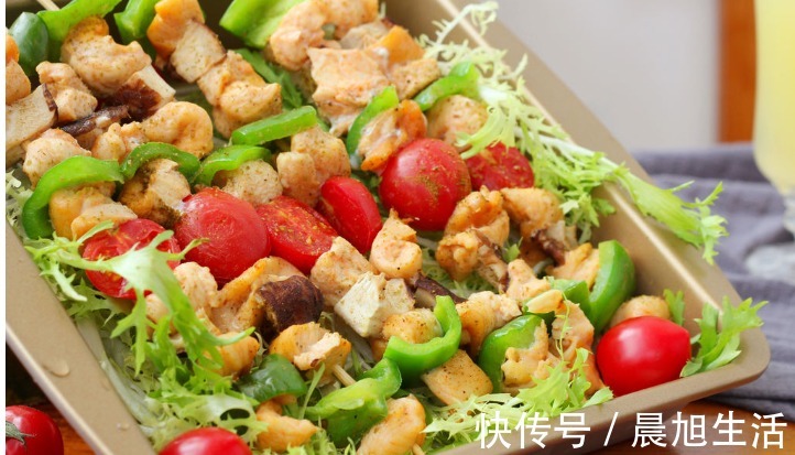 好吃|用1个彩椒加上一小块鸡胸肉，做出来的彩椒鸡肉串，低脂好吃