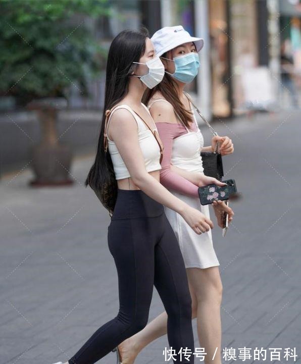 瑜伽裤 修长的短夹克搭配高腰瑜伽裤,充满力量感,洋溢着青春活泼的感觉!