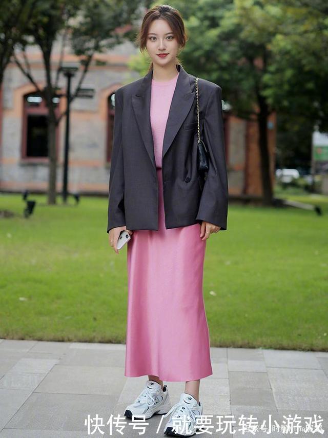 今年火了一种穿法,叫“西装+裙子”,洋气时髦又高级