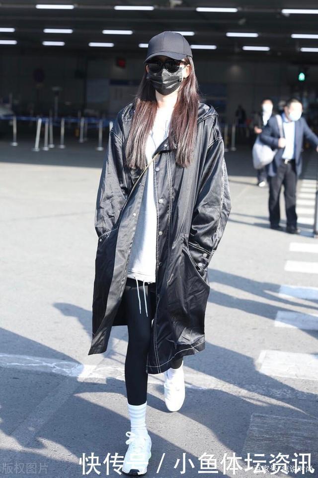 穿搭look|小个子姑娘怎么穿试试“长款上衣+打底裤”,时髦又显瘦