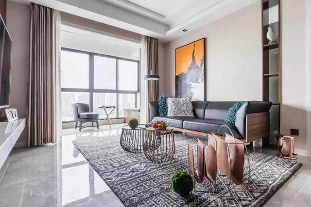 地砖|客厅连接阳台,要不要装隔断门?幸好我精明,一锤下去赚了好几万