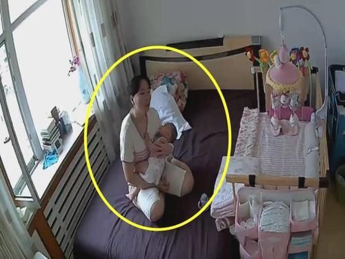 妈妈没法将宝宝哄睡，查看监控向保姆“偷师”，却忍不住流下眼泪