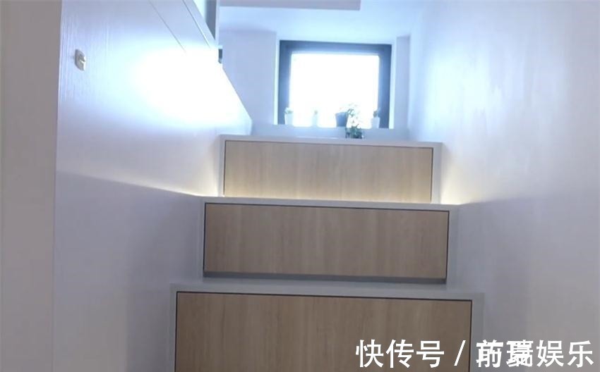 收纳|小两口买下21㎡婚房,巴掌大的家挤出“双客厅”,生活去繁从简