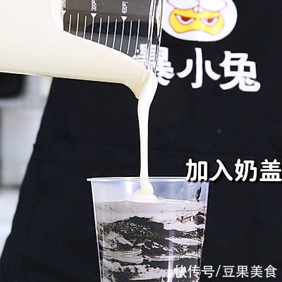 黑芝麻宝藏茶的做法，「暴小兔茶饮」免费热饮教程