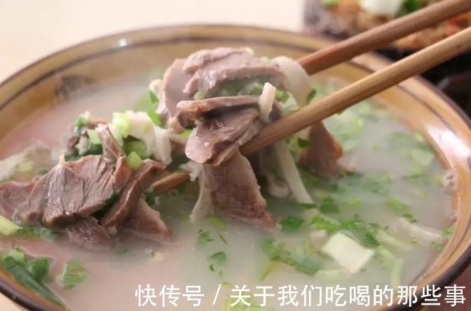 炖原汁原味的羊肉汤，老板传授“1用3不用”技巧，肉烂汤鲜没膻味