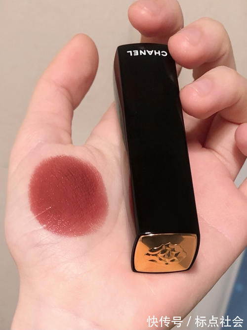 口红 好看到失语,这就是传说中最闪的那只口红吧!