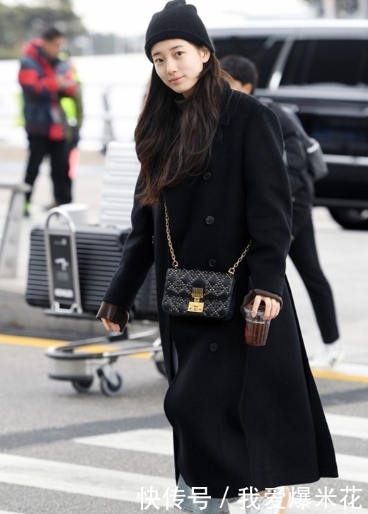 色大衣加温|躲避冬季的寒冷,让高领毛衣为大衣加温,你学会了吗?