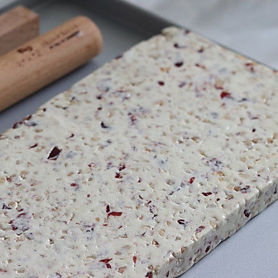 奶香浓郁牛轧糖