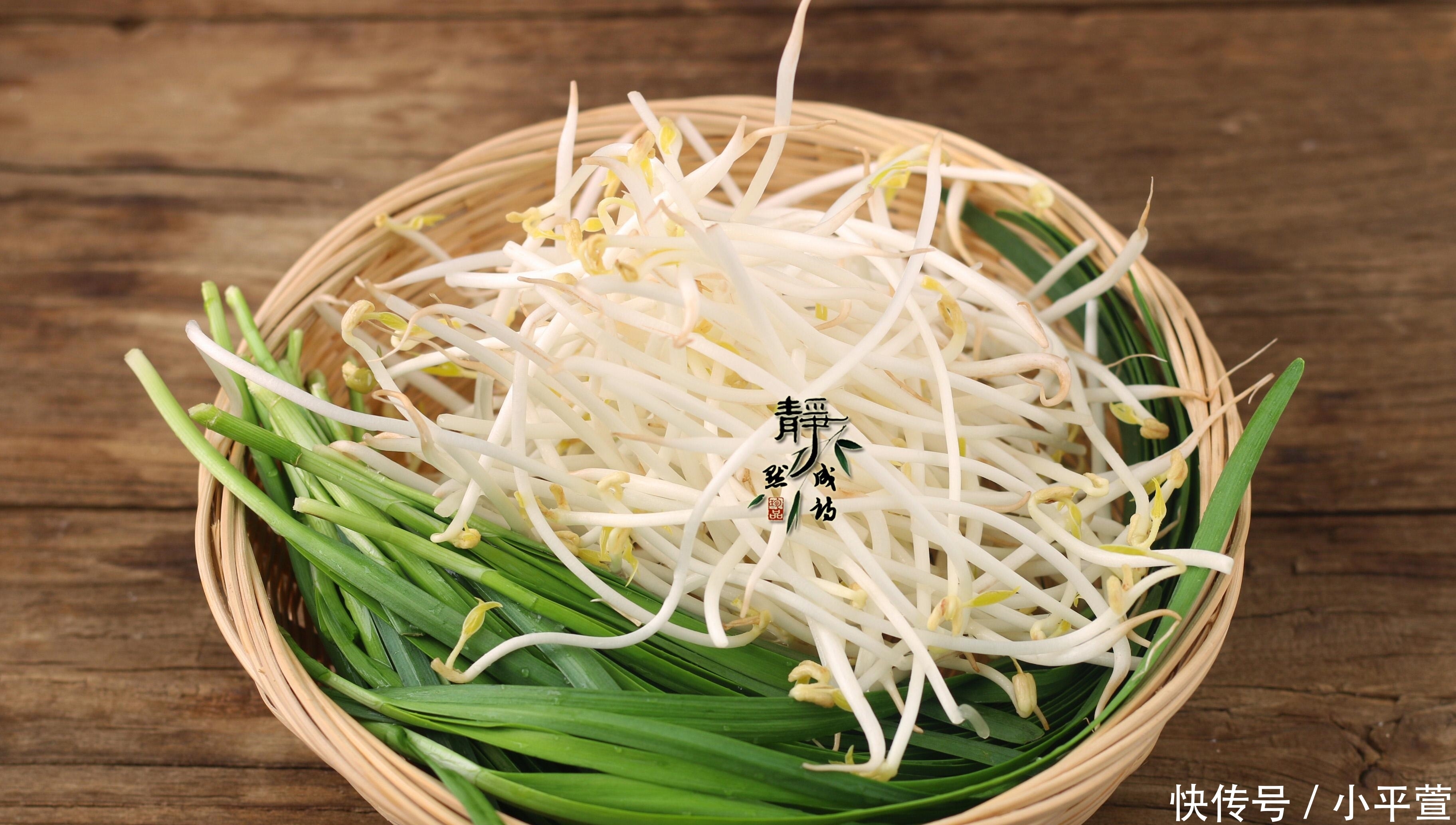 从准备到出锅,5分钟足够,鲜香脆嫩超下饭,这菜比吃肉爽口