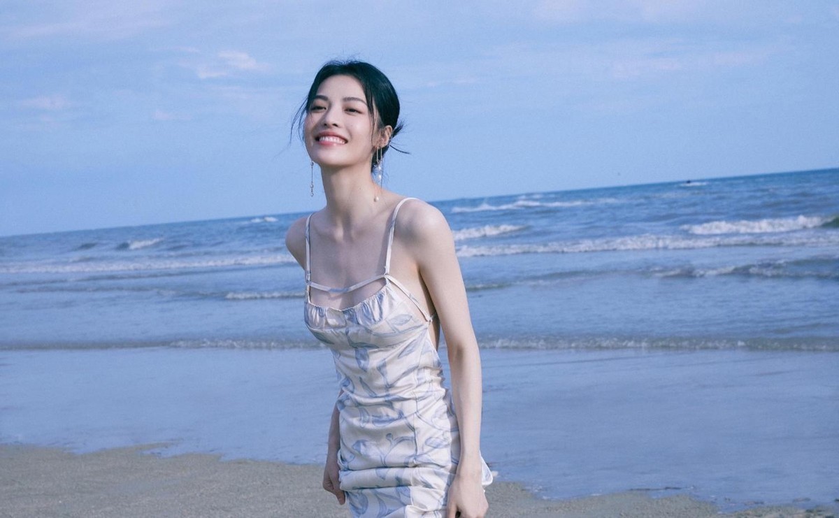 连体裤|钟楚曦的身材一点不输超模, 穿得这么清凉, 依旧不低俗, 好厉害