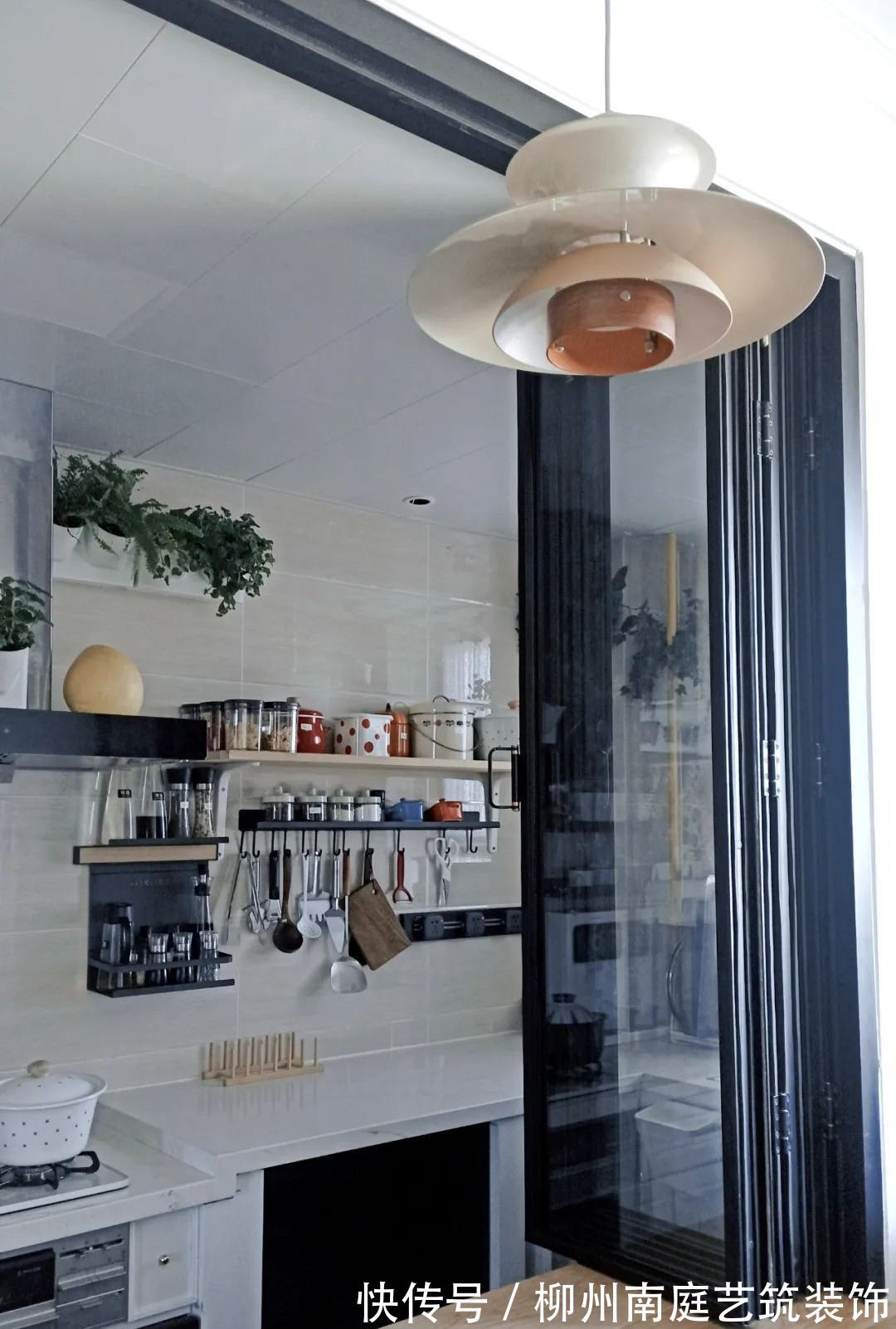 开放式厨房|适合小户型的开放式厨房怎么装才能减少油烟?