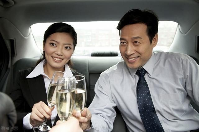 睡眠质量|男人60岁后,晨起还有4表现,恭喜你,身体还很硬朗