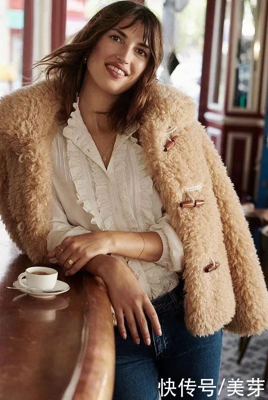 大衣里面穿什么？这4款绝美内搭，让你时髦一整个冬天