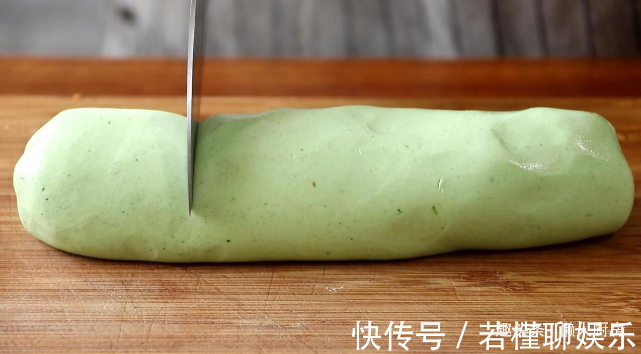 青团别去外面买了，教你详细做法，糯糯的外皮，软糯不粘牙