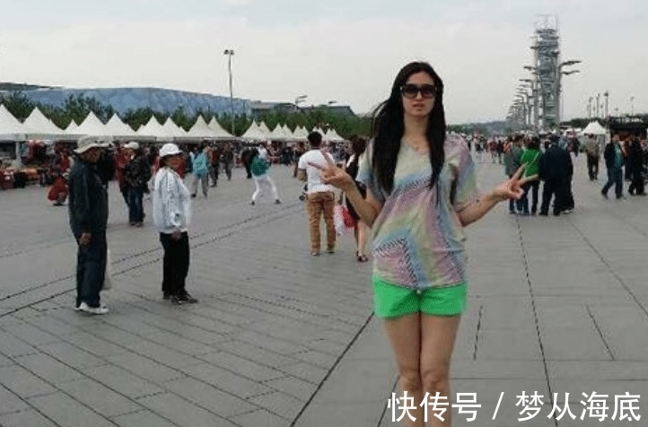 女巨人|2米女巨人嫁1.8米丈夫,上门作客撞门框,未来婆婆:拆了,换大的