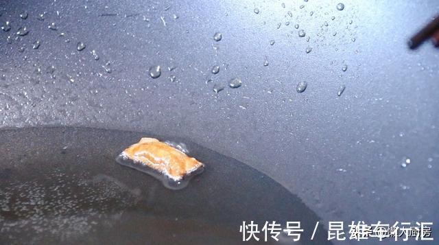 薄片|土豆切成薄片，两片粘一起下锅炸，中间是空心的，比薯片好吃