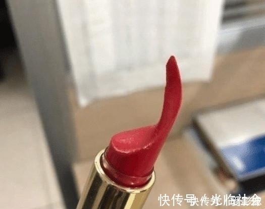 螺丝钉 口红最终都变成了什么样?有人用成了螺丝钉,网友:“人才”