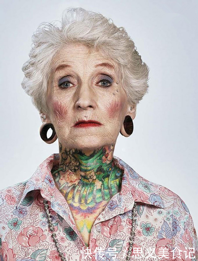 年少时为“耍帅”跑去纹身,年老后变成这样,看完你还敢纹身吗?