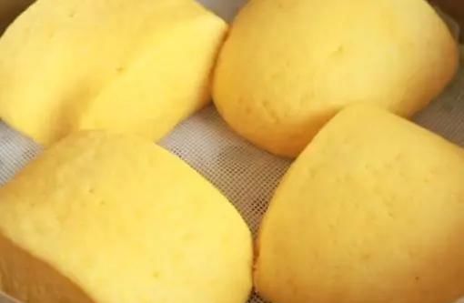 家里有玉米面一定要学做它,不用烤箱,咬一口直掉渣,太香了