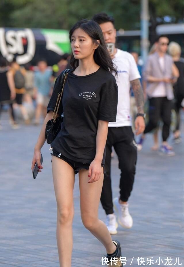 懒人 打底裤是懒人出门快速穿搭服饰,版型风格精致轻柔,特别好看