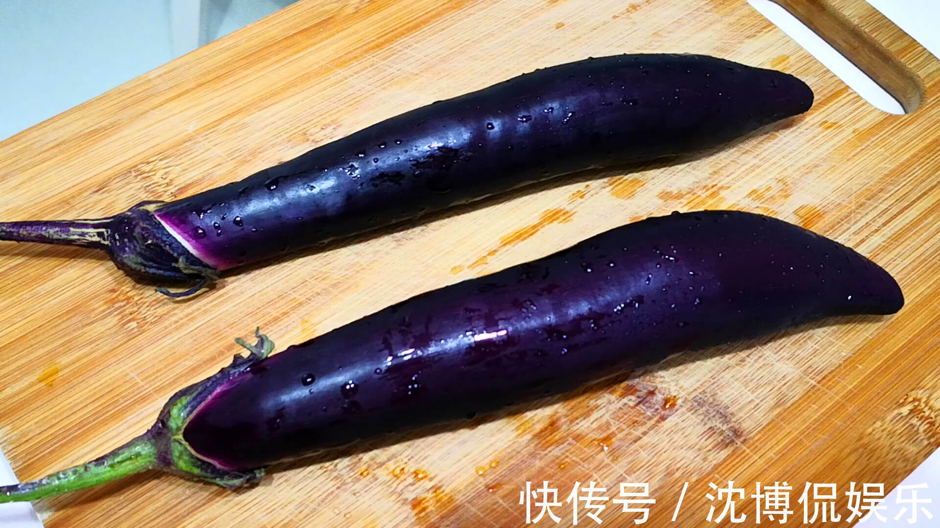 蒜蓉茄子|夏天,茄子别做红烧了,教你新吃法,不蒸不油炸,上桌比吃肉还香