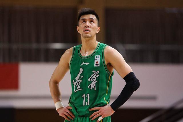 杨鸣|郭艾伦赛后发飙事出有因,揪出罪魁祸首,杨鸣或成成大赢家
