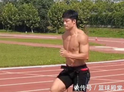 肌肉线条|不想退役!苏炳添刚结束隔离,立马顶着太阳集训,肌肉线条看馋了