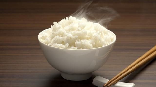 米饭|蒸米饭是用冷水还是热水?吃了这么多年才知道,难怪米饭不香不软