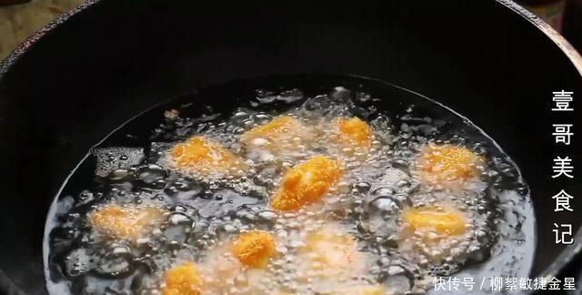 苹果|苹果别直接吃了,淋入2个鸡蛋液,比吃肉还香,出锅瞬间就扫光!