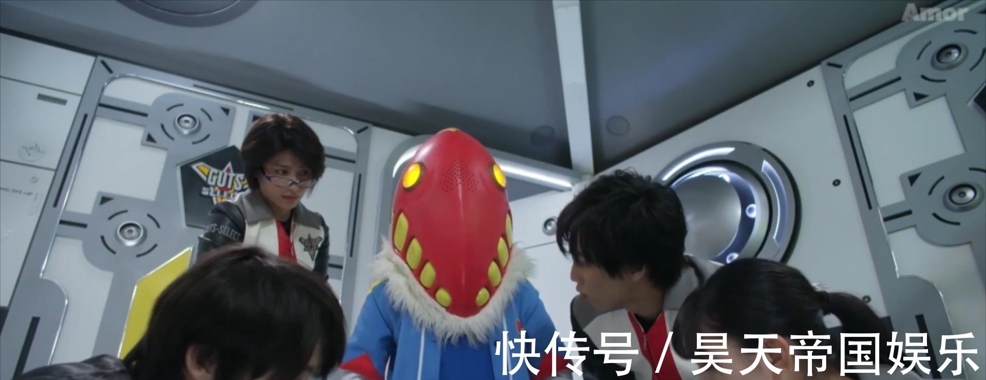 特利迦奥特曼|特利迦奥特曼:精英胜利队的梅特龙星人很可疑,他在看伏井的书