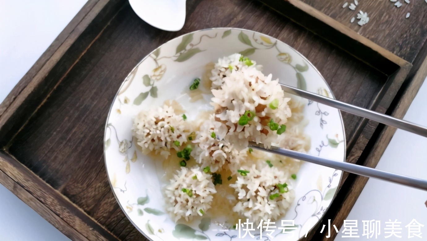 肉香|米饭和肉搭配做成小丸子，一口一个，香气四溢