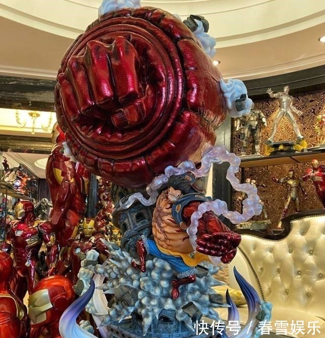 建筑物|粉丝晒路飞四档手办,大猿王枪造型霸气,背景墙彰显豪气