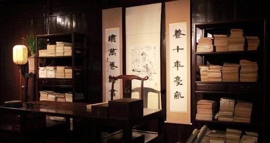 下联$千古绝对 上联“猫儿竹下乘凉,全无暑气”,纪晓岚对出经典下联