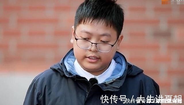 家庭教育|妈妈穿外卖服接孩子,回家后孩子泪崩妈,你为什么不替我想想!