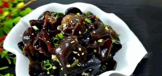 女人|黑木耳配上它,子宫干净了,气色好了,女人不想满脸皱纹可试试