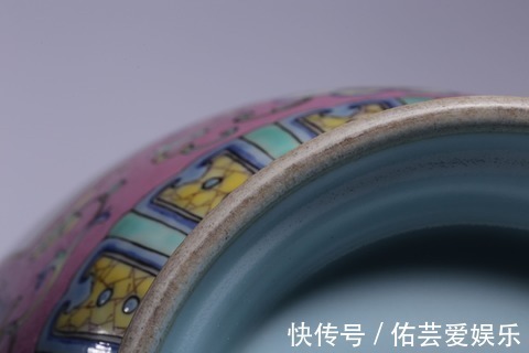 雍正@清代,“雍正御制”胭脂红轧道粉彩开窗人物故事纹灯笼瓶